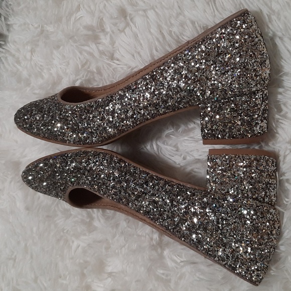 Old Navy Shoes - Picture 2 of 7